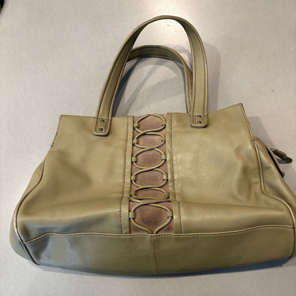 Elegant Tan/Green Leather Handbag